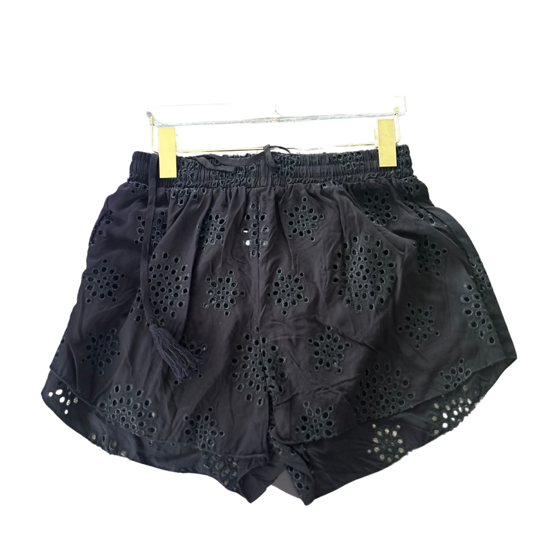 LINA EYELET SHORTS -BLACK